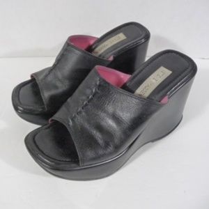 Vtg Steve Madden Rowdie Open Toe Black Platforms